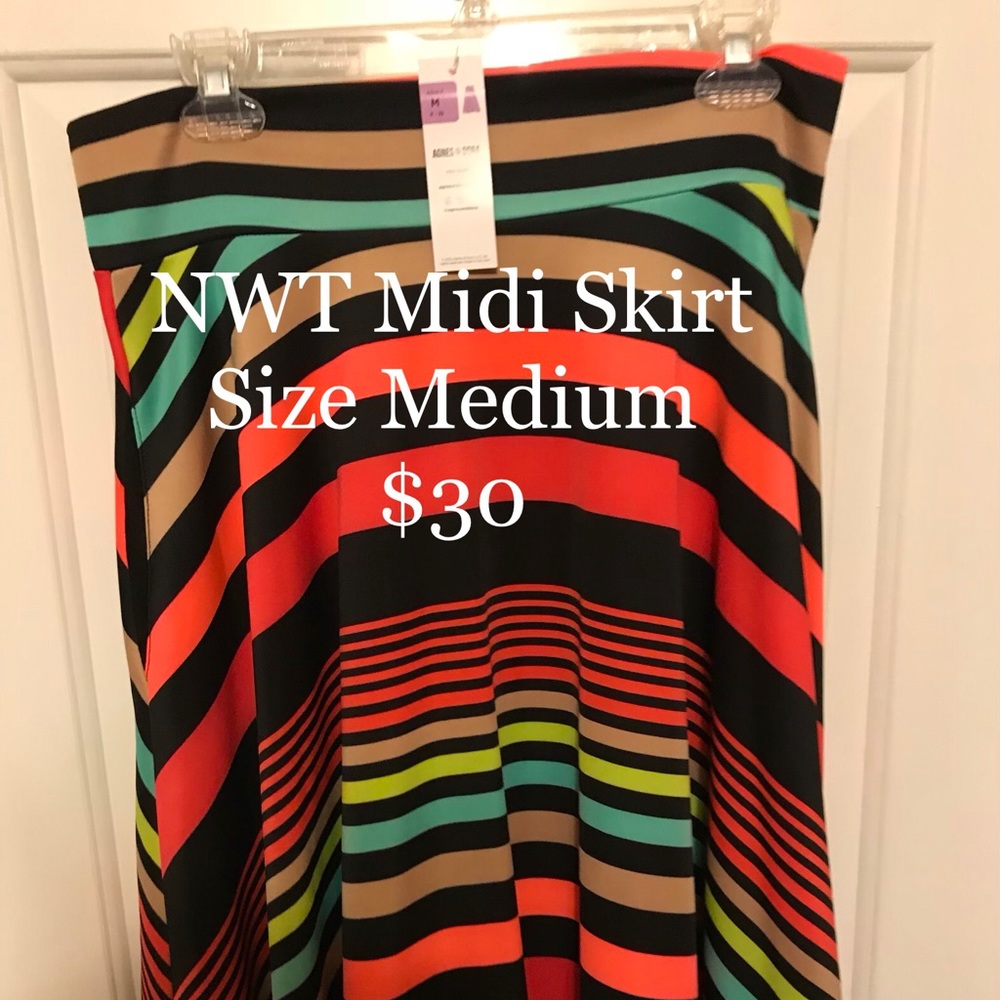 NWT Agnes & Dora Midi Skirt size Medium